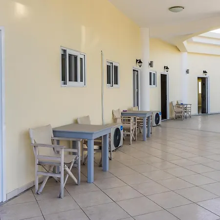 Apartament Strip Mall *