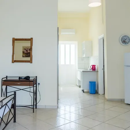 Strip Mall Apartament Laganas