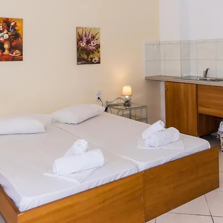 Apartament Strip Mall Laganas