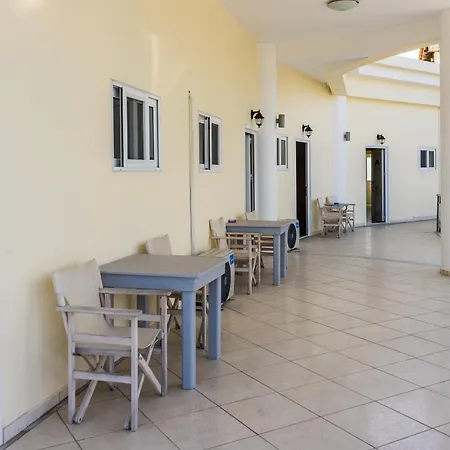 Apartament Strip Mall Laganas